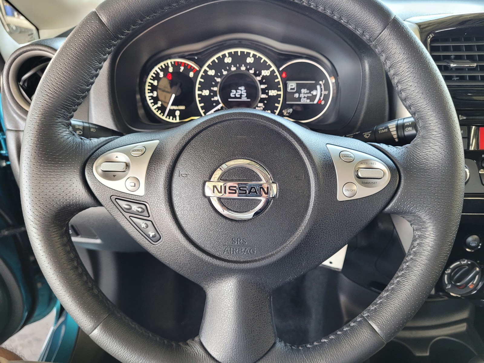 2015 Nissan Versa Note SR photo 16