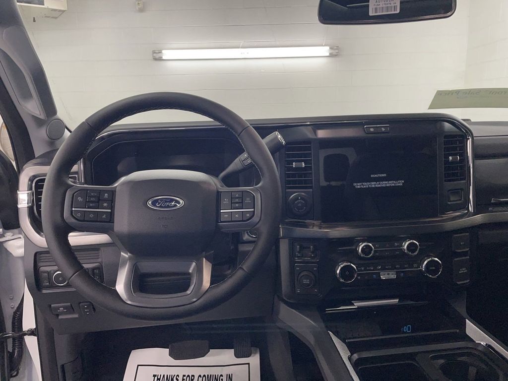 2025 Ford F-250 Lariat photo 4