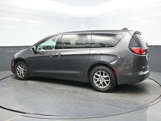2023 Chrysler Voyager LX photo 4