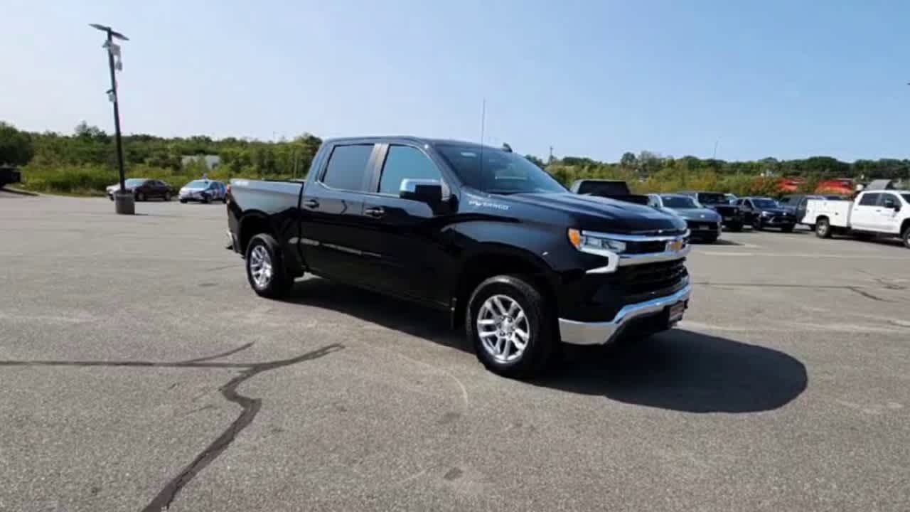 2022 Chevrolet Silverado 1500 LT photo 2
