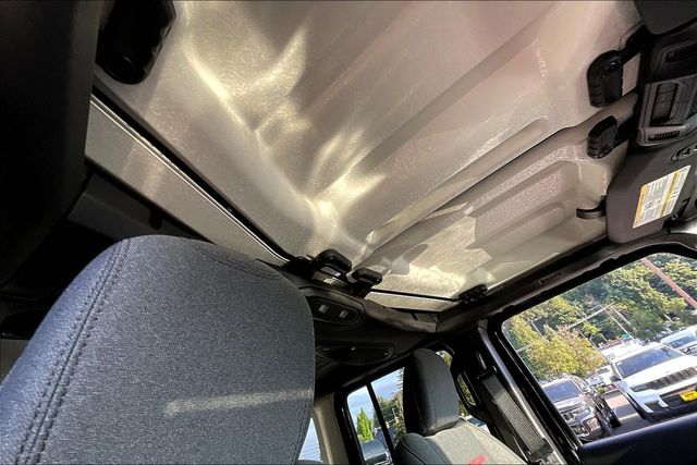 2025 Jeep Wrangler Rubicon photo 21