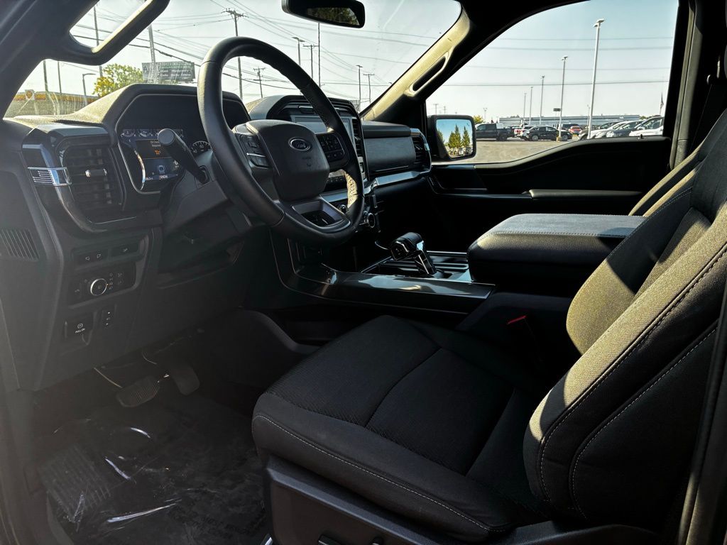 2023 Ford F-150 XLT photo 38