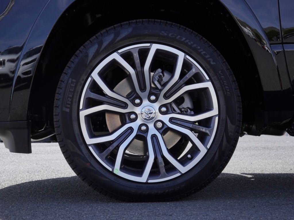 New 2026 Diamond Black Crystal Pearl-Coat Exterior Paint RAM Tungsten image 11