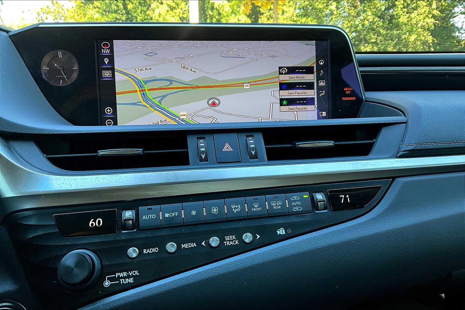 2019 Lexus ES Luxury photo 28