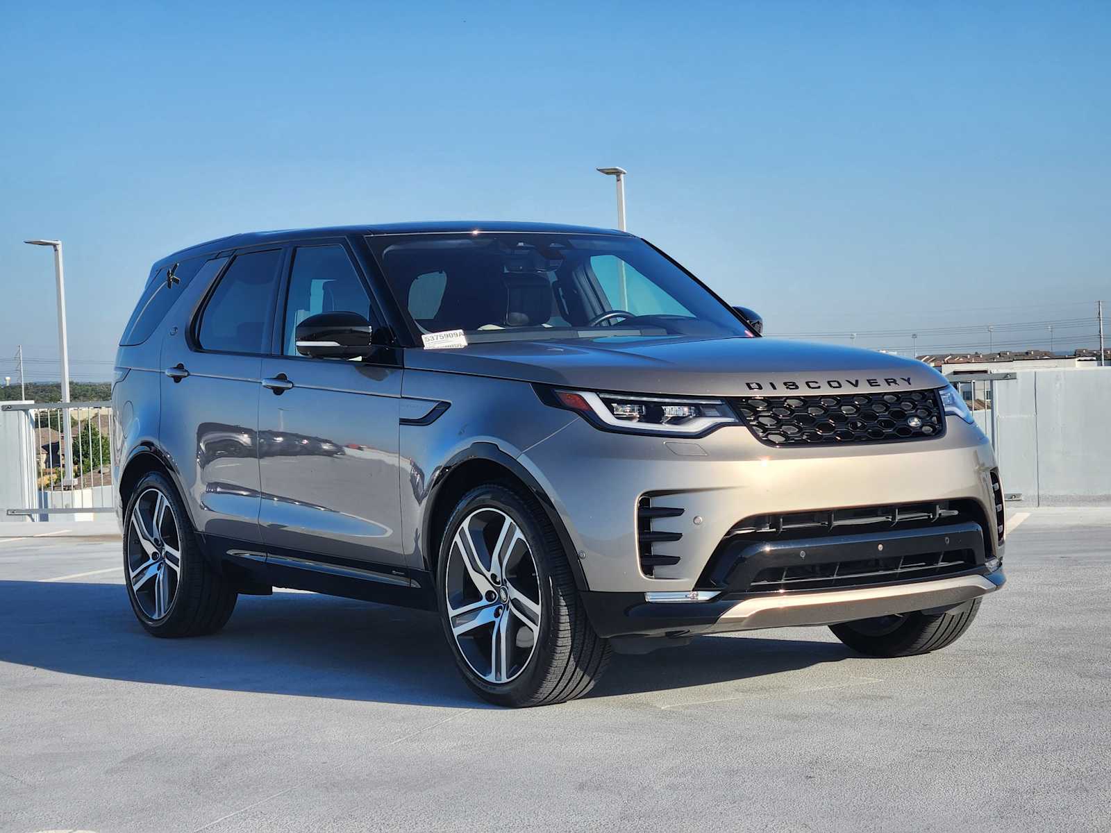 2021 Land Rover Discovery HSE R-Dynamic photo 3