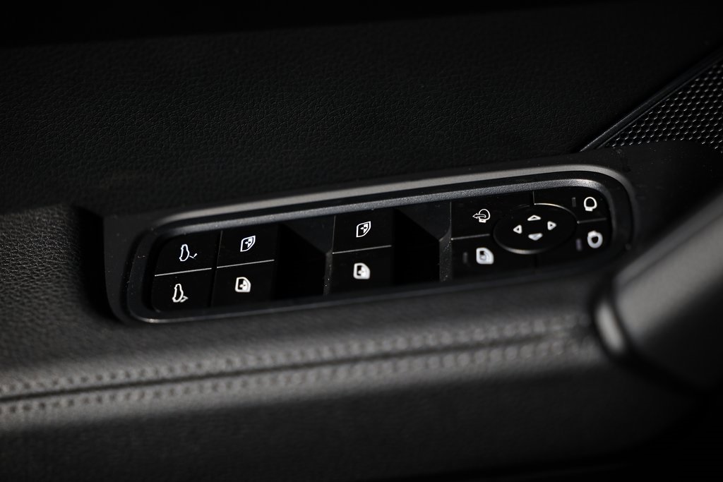 2026 Porsche Cayenne Coupe Base photo 17