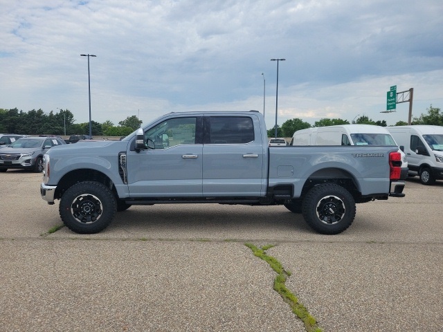 2025 Ford F-250 photo 2