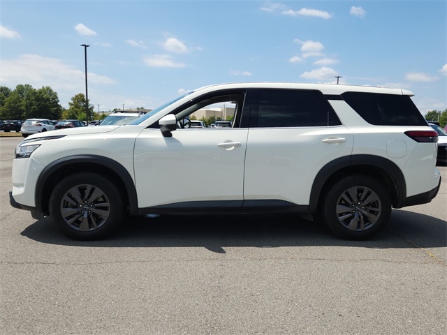 2022 Nissan Pathfinder S photo 6