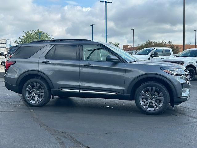 2025 Ford Explorer photo 15