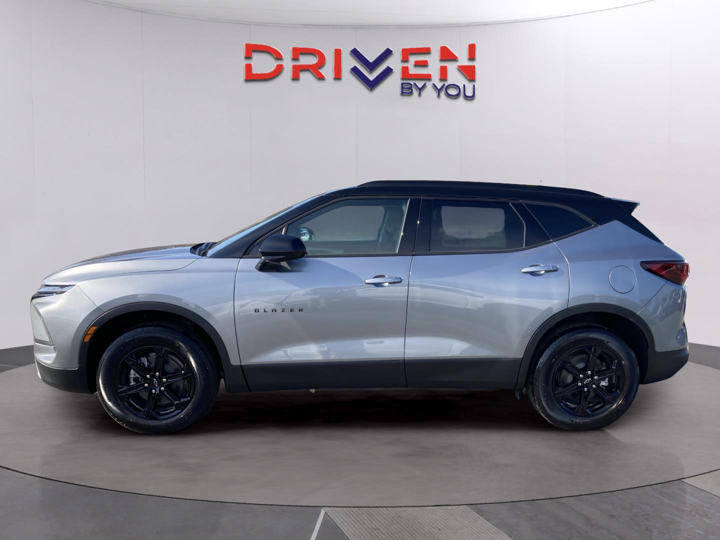 2025 Chevrolet Blazer 2LT photo 2