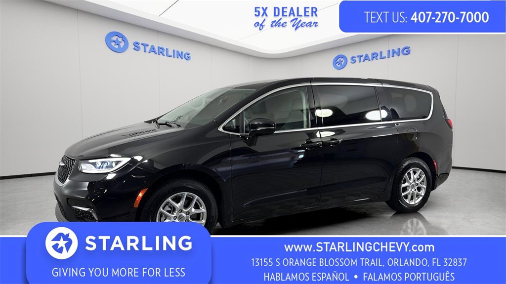 2024 Chrysler Pacifica Touring L's photo