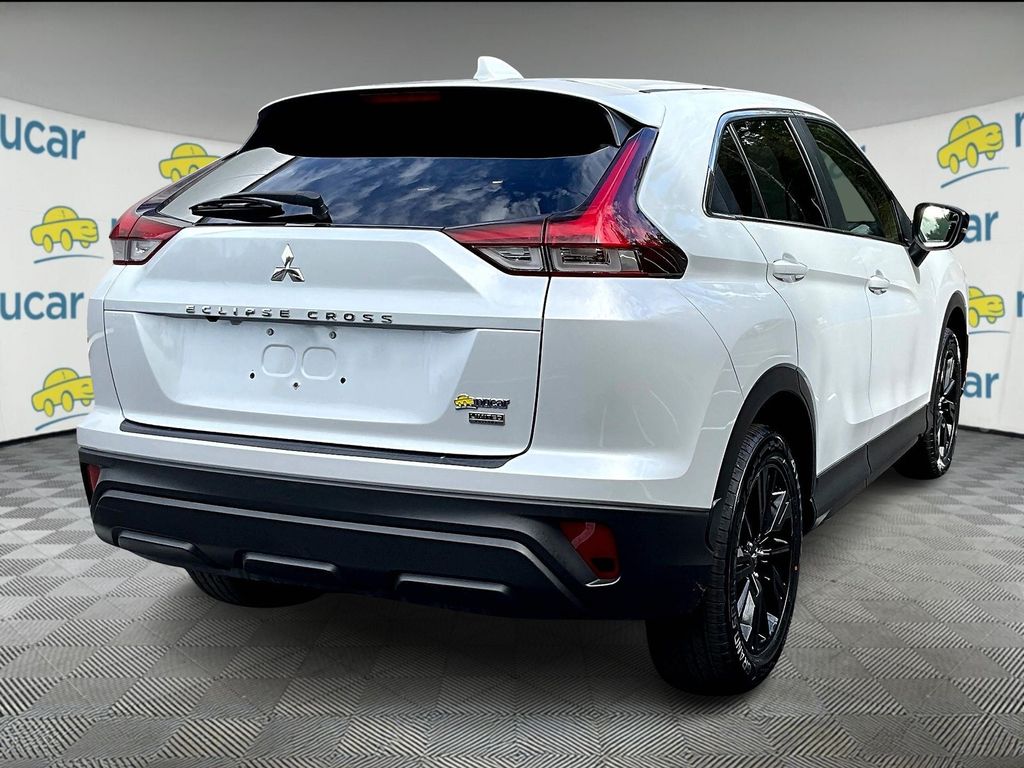 2023 Mitsubishi Eclipse Cross LE photo 6