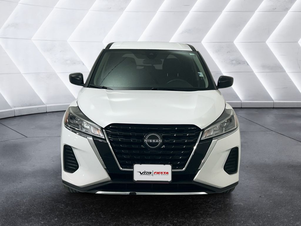 2022 Nissan Kicks S photo 2