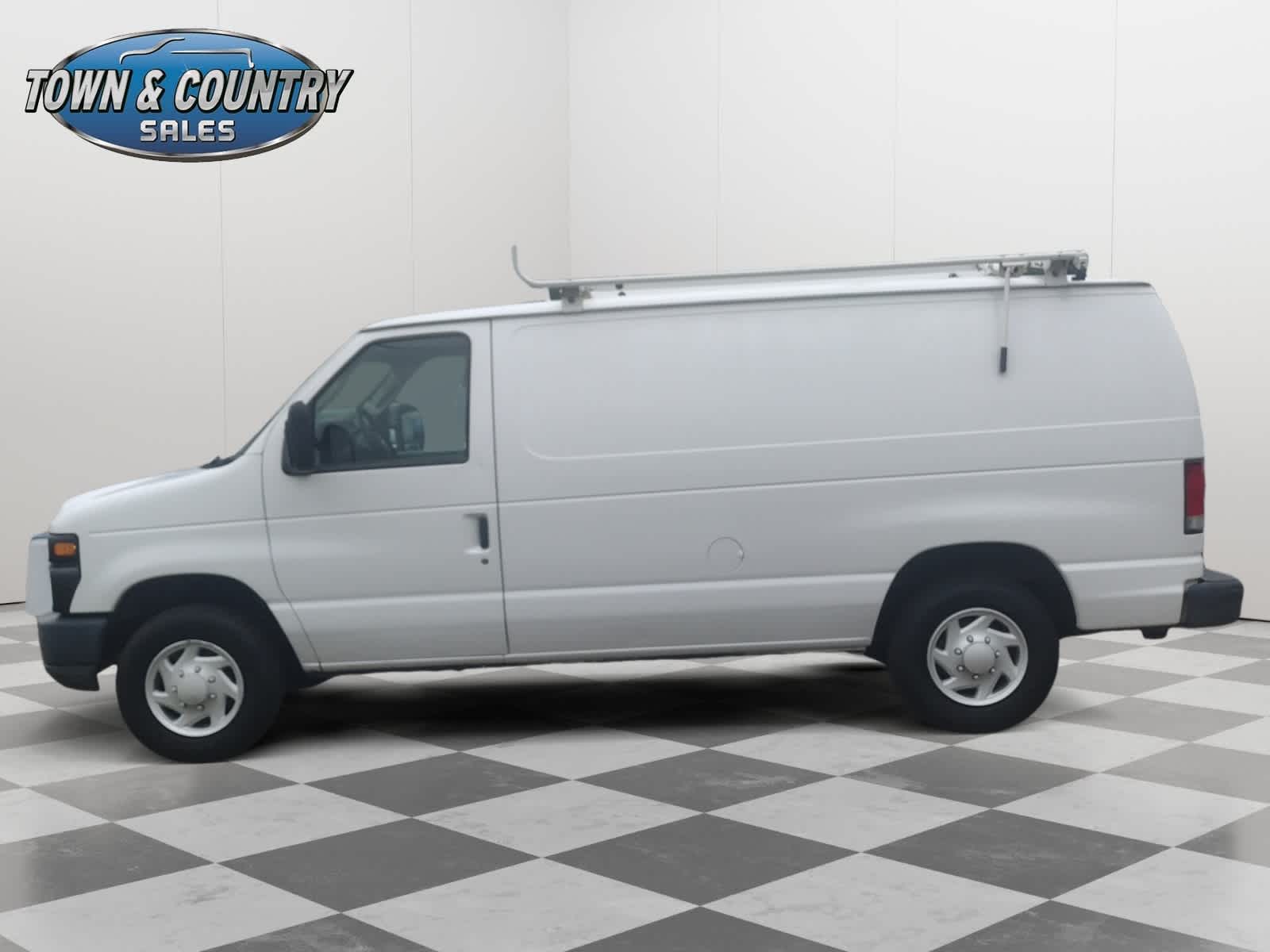 2014 Ford E-150 photo 3