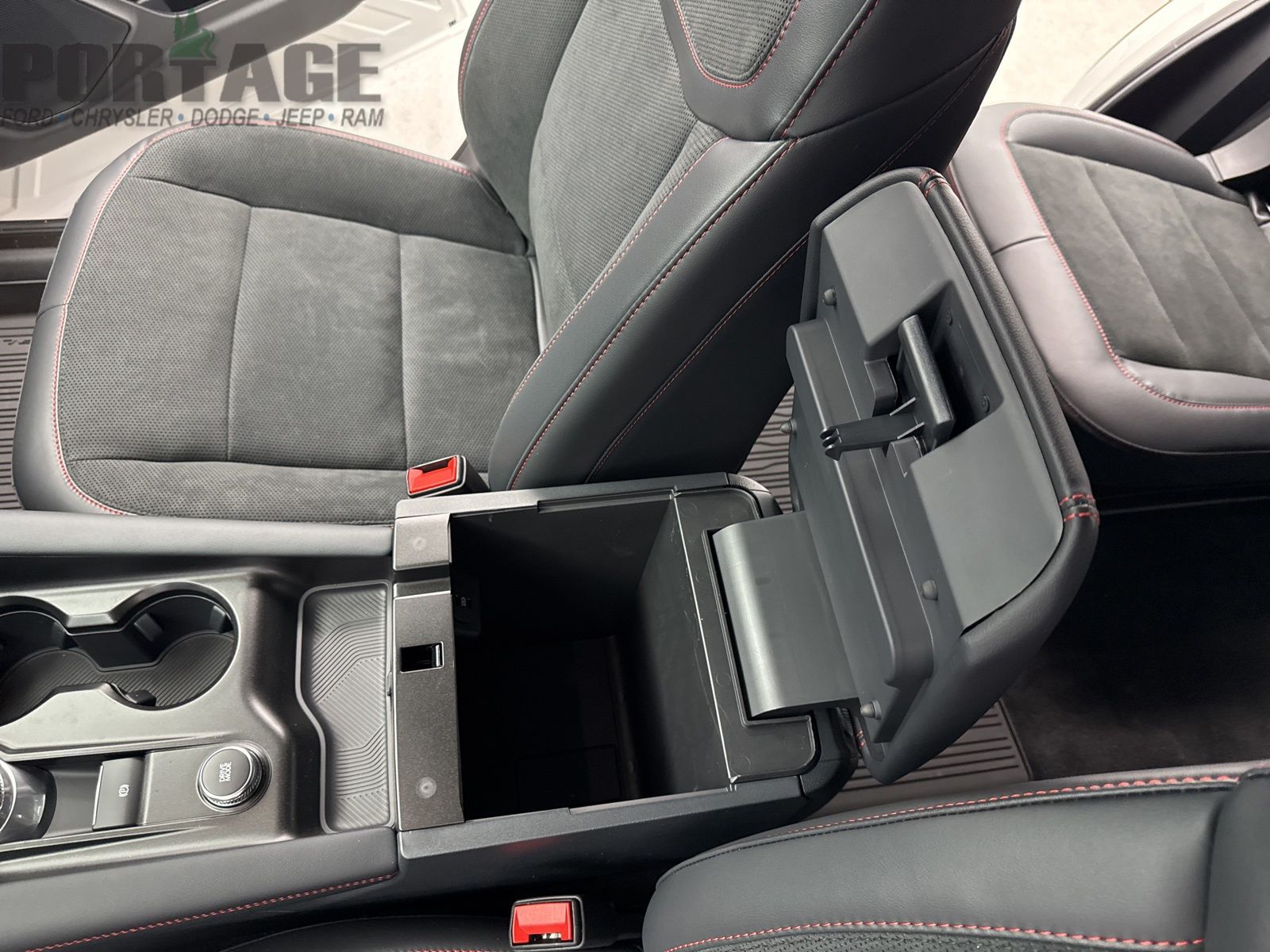 2025 Ford Explorer ST photo 29