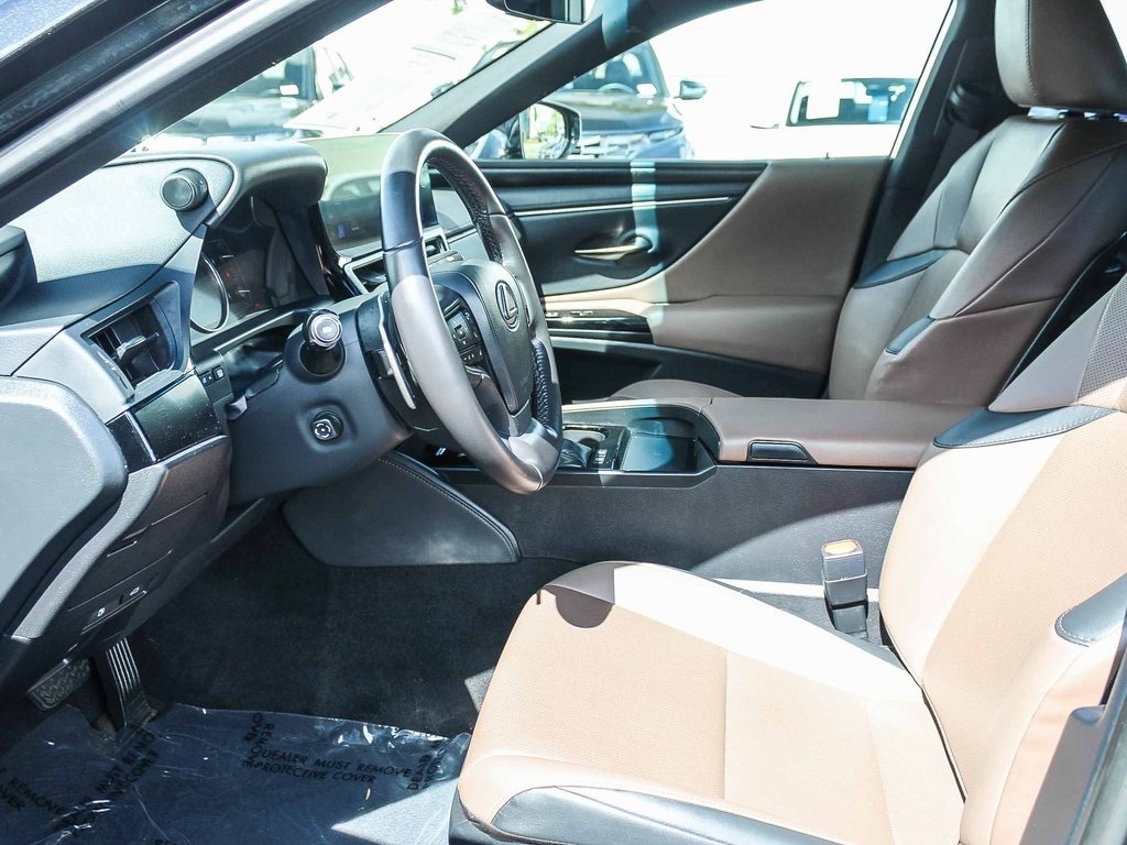 2023 Lexus ES 300h photo 17