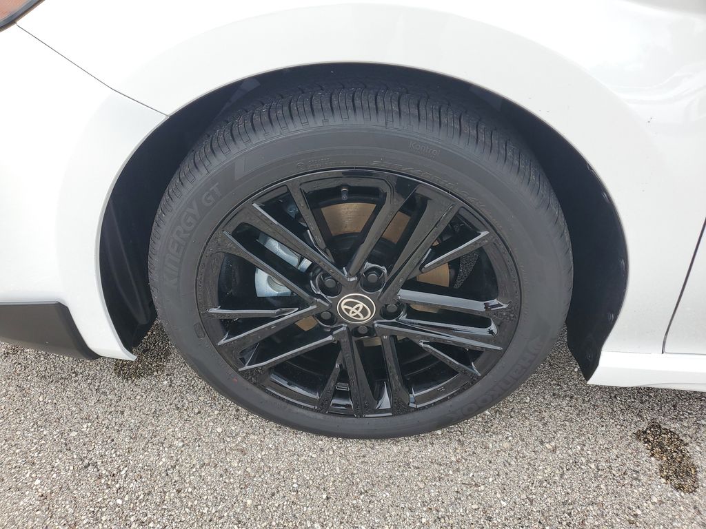 2025 Toyota Camry SE photo 9