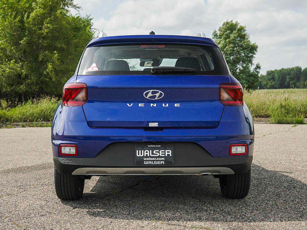 2025 Hyundai Venue SEL photo 3