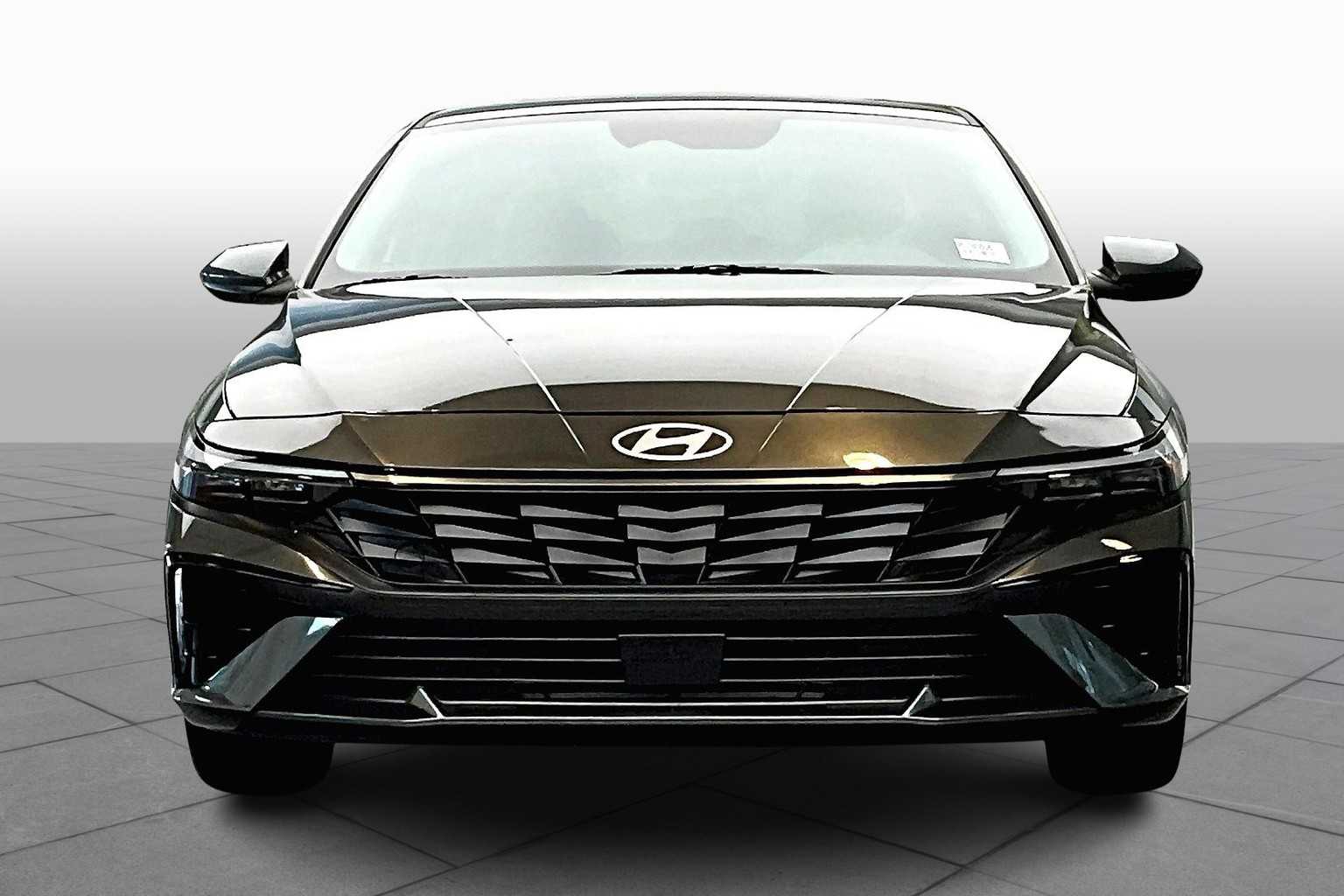 2024 Hyundai Elantra SEL Convenience photo 3