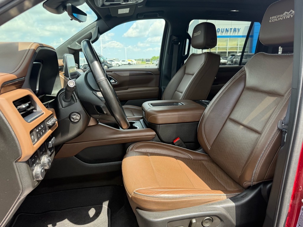 2023 Chevrolet Suburban High Country photo 12