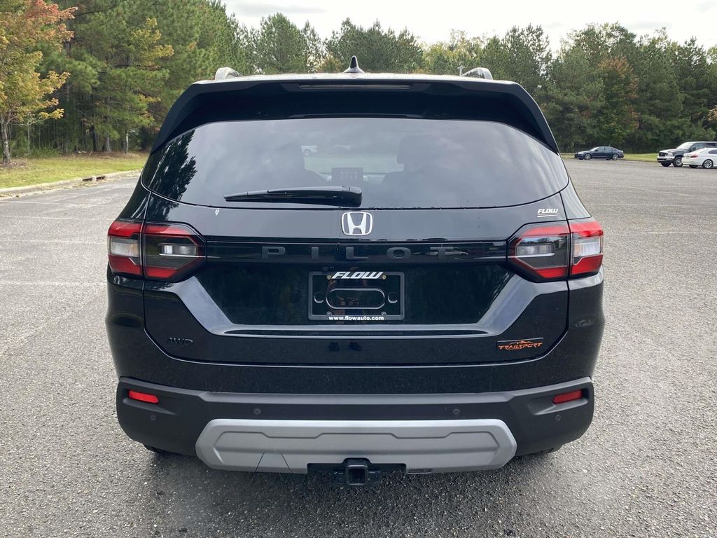 2025 Honda Pilot TrailSport photo 3