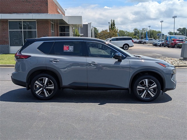 2024 Nissan Rogue SL photo 2