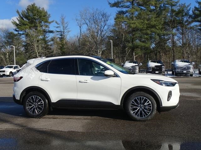 2024 Ford Escape Plug-In Hybrid photo 2