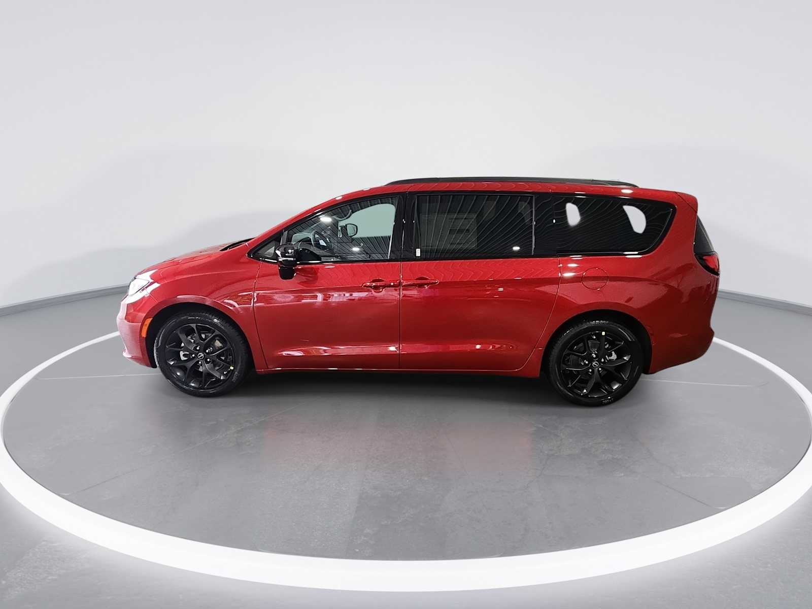 2026 Chrysler Pacifica photo 5