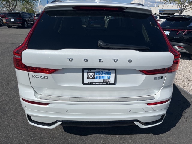 2025 Volvo XC60 B5 photo 2