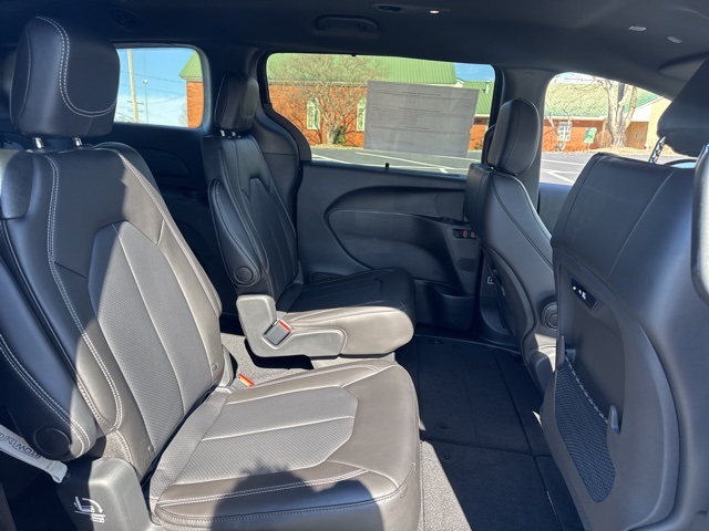2025 Chrysler Pacifica photo 9