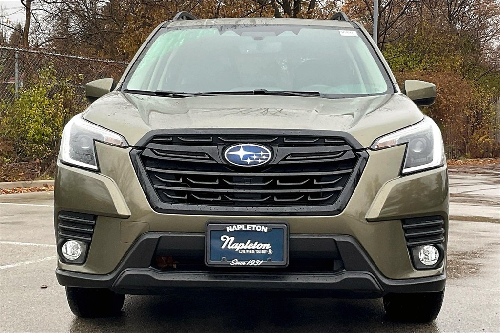 2022 Subaru Forester Premium photo 2