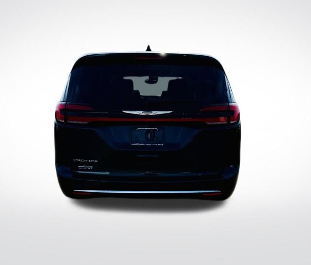 2023 Chrysler Pacifica Touring L photo 4