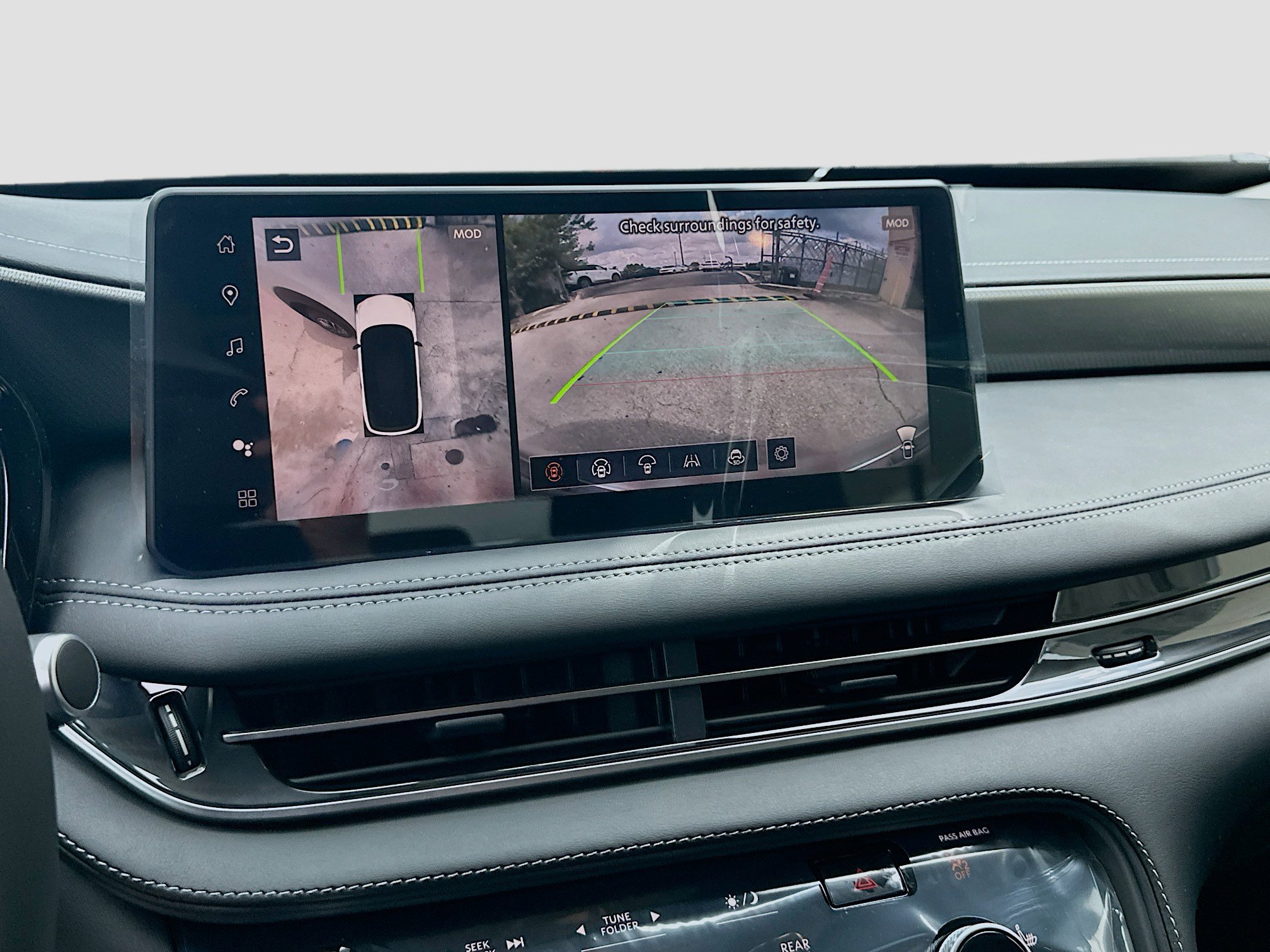 2026 Infiniti QX60 Luxe photo 9