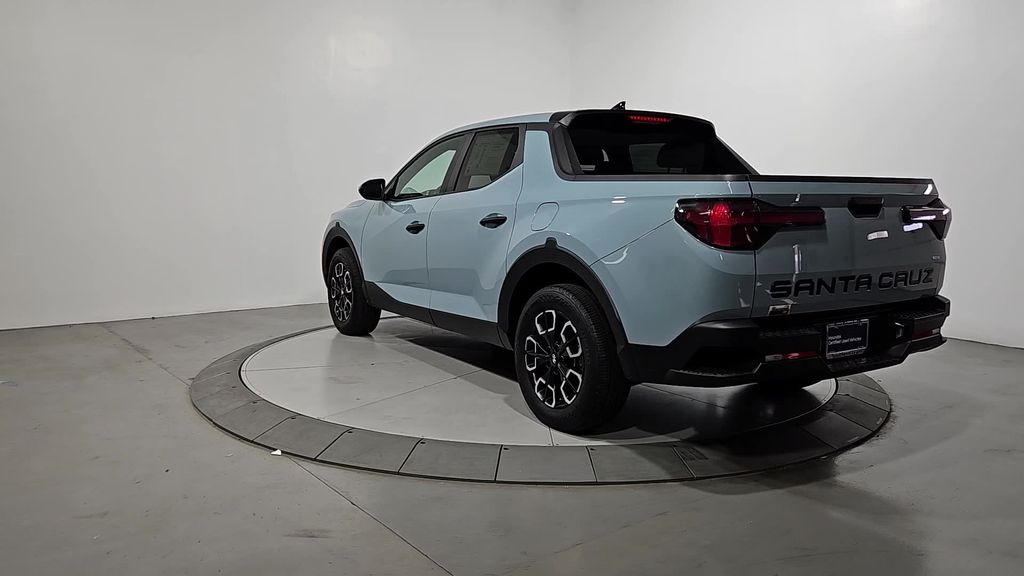 2024 Hyundai Santa Cruz SE photo 3
