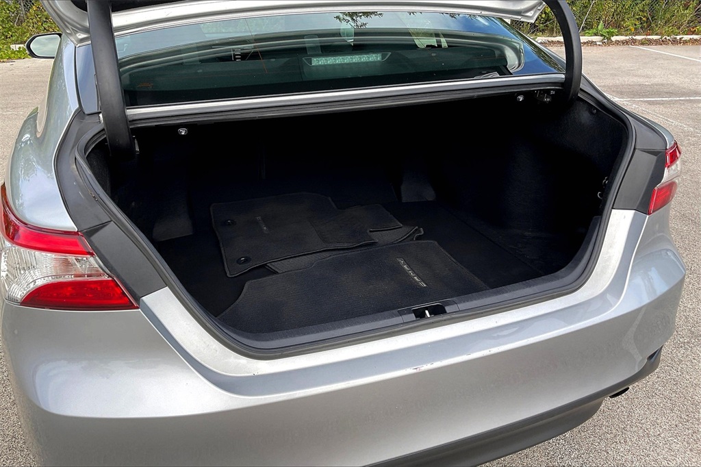 2019 Toyota Camry LE photo 26