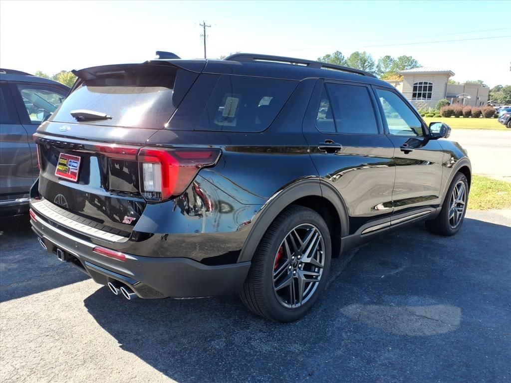 2025 Ford Explorer ST photo 3