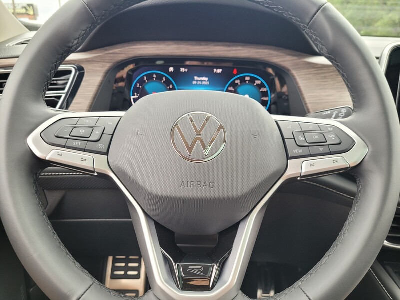 2026 Volkswagen Atlas SEL Premium R-Line photo 18
