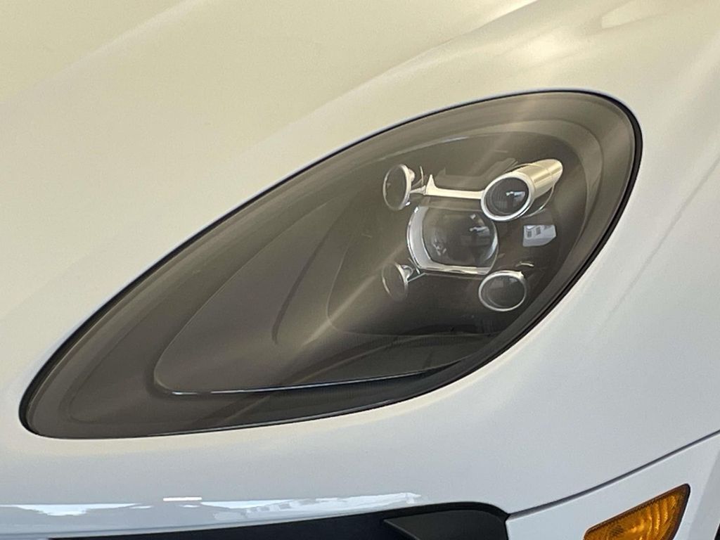 2020 Porsche Macan Base photo 14