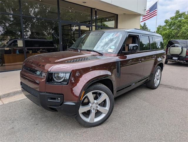 2025 Land Rover Defender 130 X-Dynamic SE photo 2