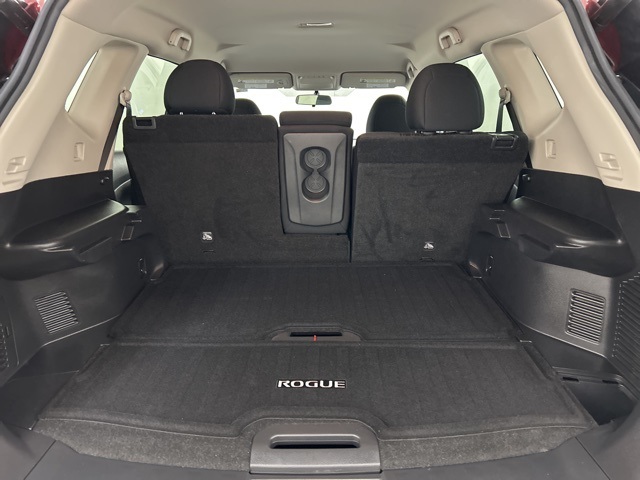 2018 Nissan Rogue SV photo 28