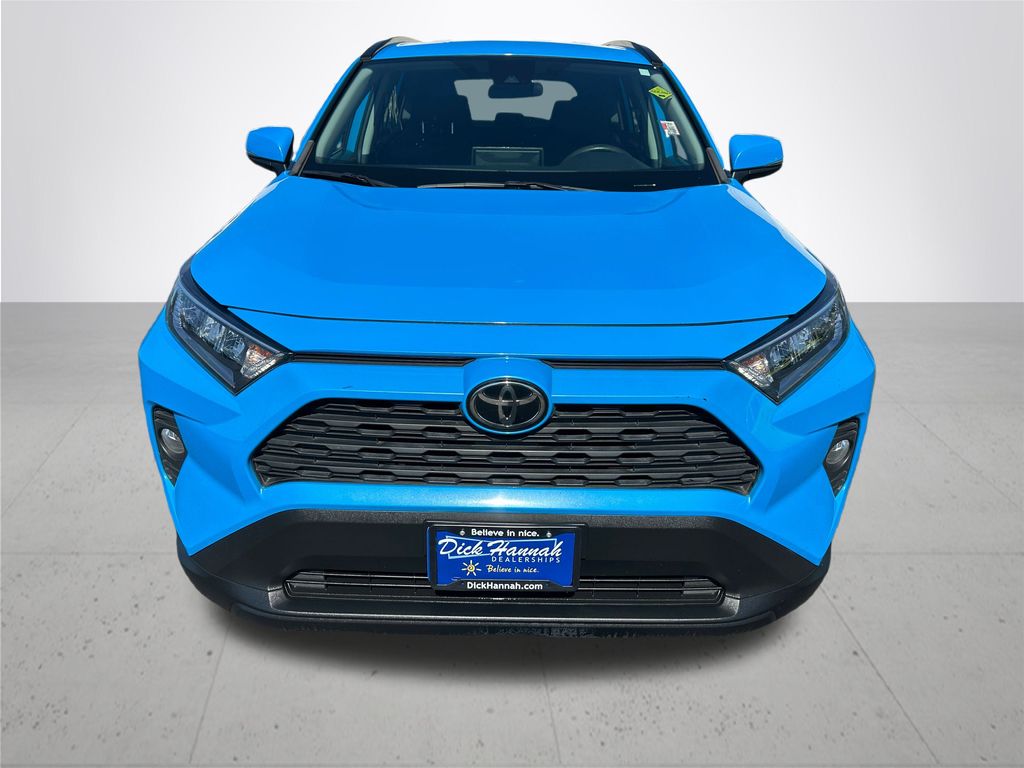 2021 Toyota RAV4 XLE photo 3