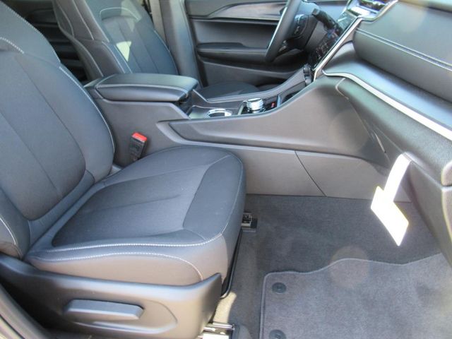 2025 Jeep Grand Cherokee Laredo X photo 8