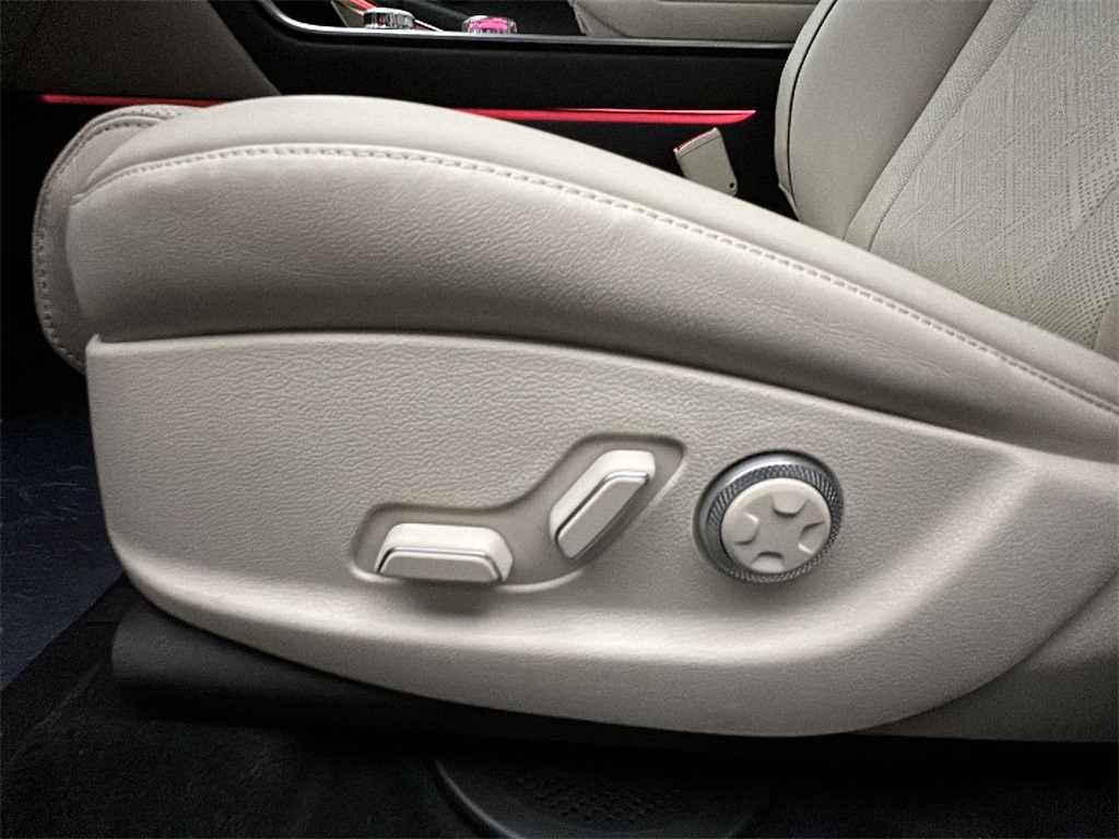 2026 Genesis GV80 2.5T Advanced AWD photo 24