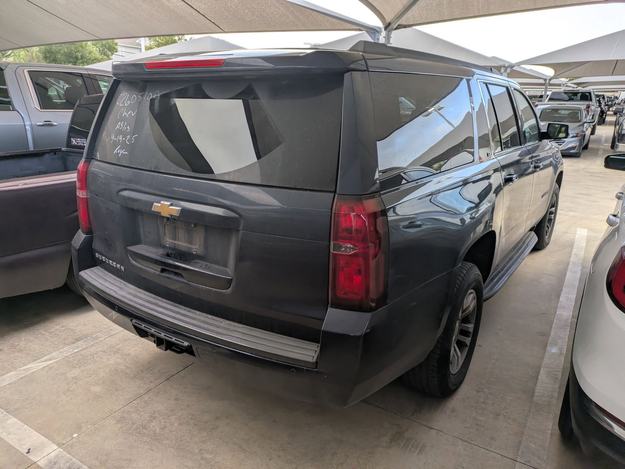 2017 Chevrolet Suburban LT photo 4