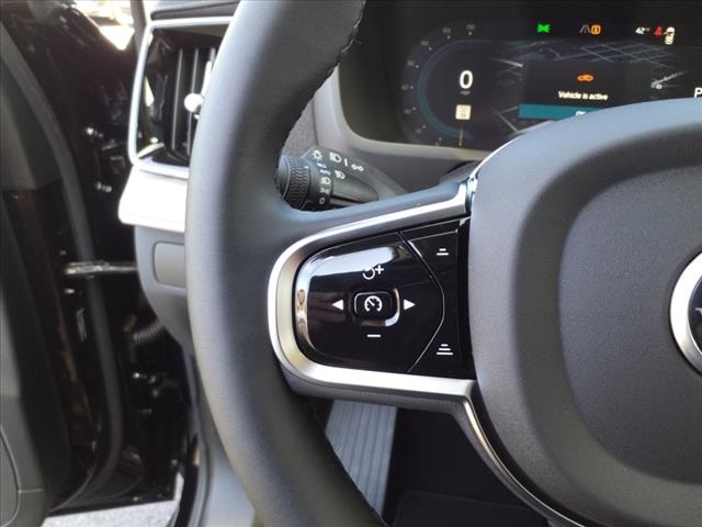 2025 Volvo XC90 T8 AWD Plus photo 14