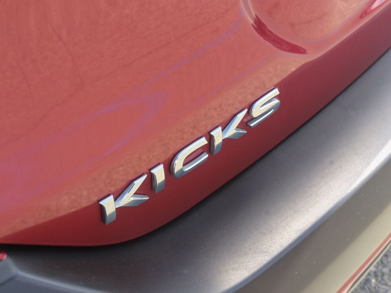 2020 Nissan Kicks SR photo 24