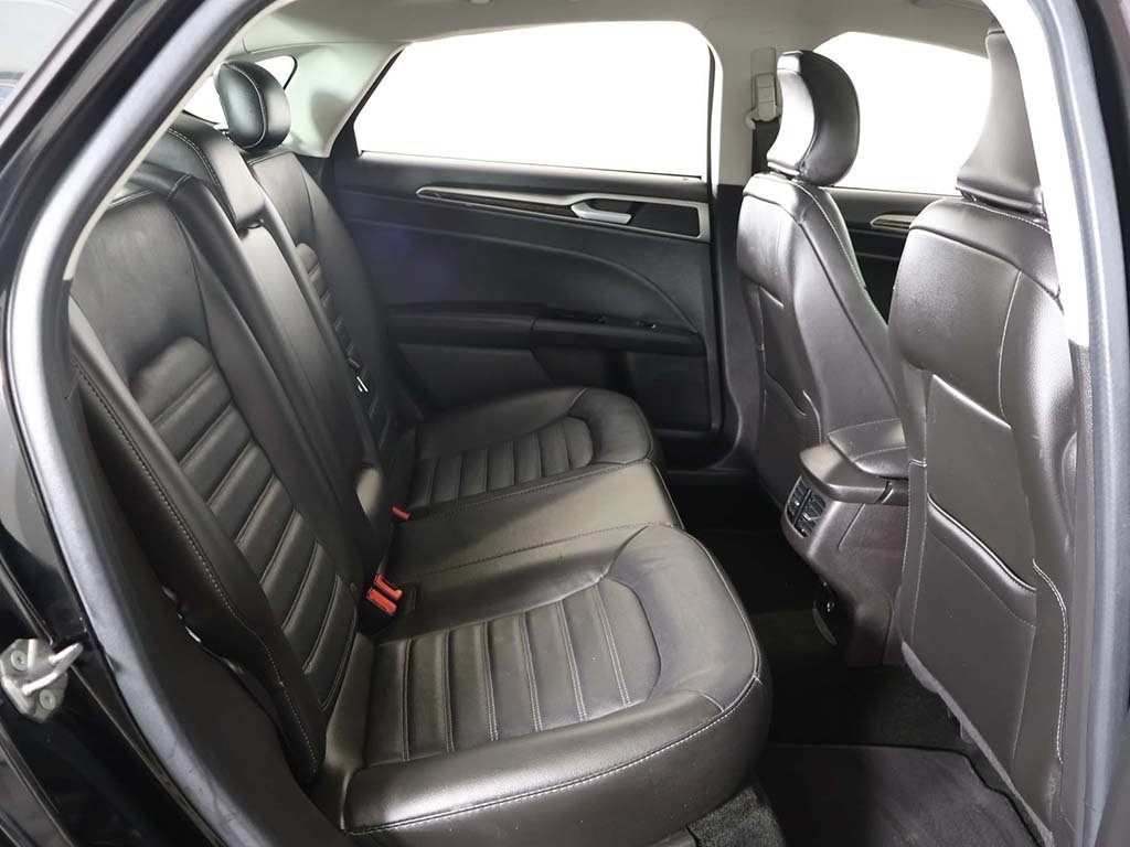 2016 Ford Fusion SE photo 32