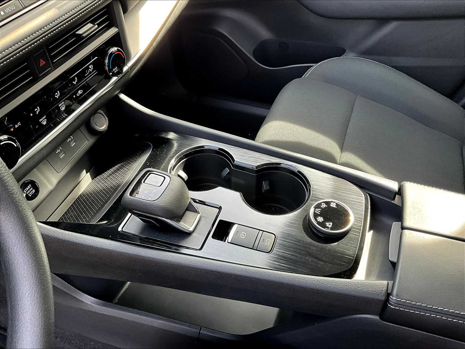 2025 Nissan Rogue S photo 10