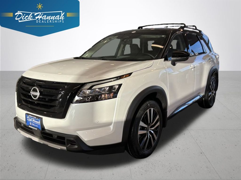 2025 Nissan Pathfinder Platinum's photo