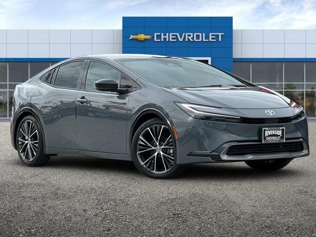 2024 Toyota Prius LE photo 2